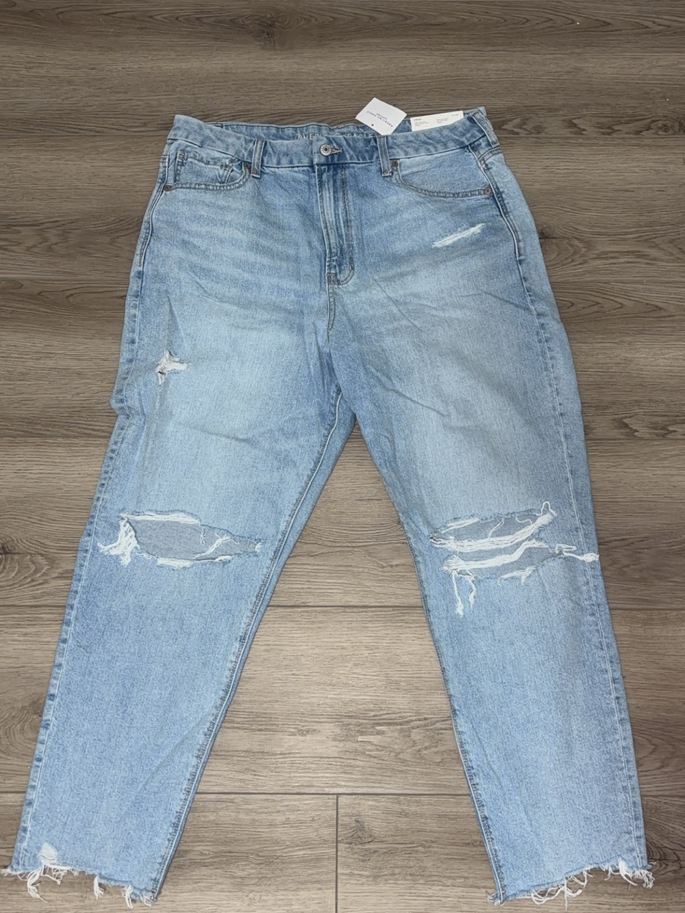 American Eagle Light Blue Distressed Women’s Jeans
